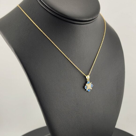 Delicate Sterling Silver 925 Snowflake Necklace – Winter-Inspired Elegance - Picture 3 of 5